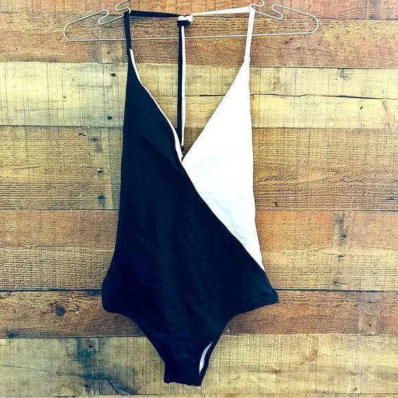 NWT Victoria’s Secret The Plunge Color Block One Piece Polyester Bathing Suit - Picture 3 of 9